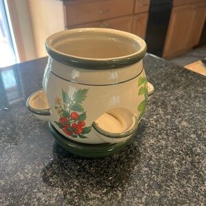 Vintage herb pot. Excellent vintage condition.#4  spots on the sides for herbs.